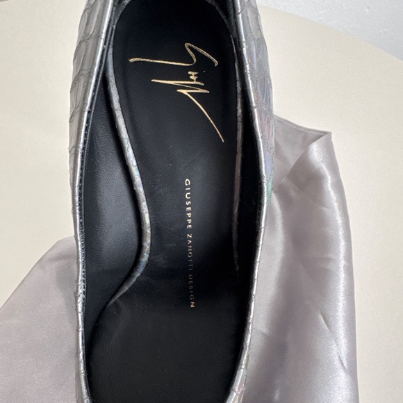 GIUSEPPE Zanotti Silver Iridescent Size 5 -4.25” Heels with Dust Cover - Picture 10 of 17